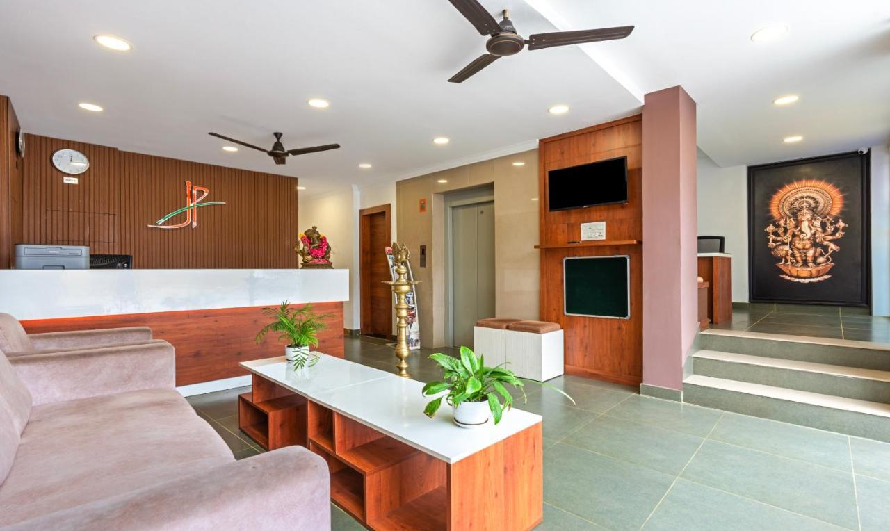 מלון טריואנדרום Treebo Jp Residency מראה חיצוני תמונה
