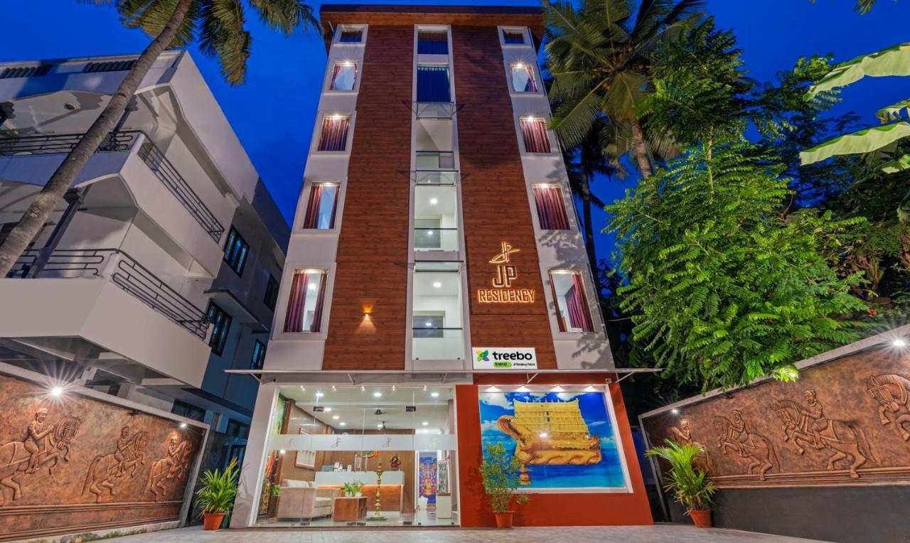 מלון טריואנדרום Treebo Jp Residency מראה חיצוני תמונה