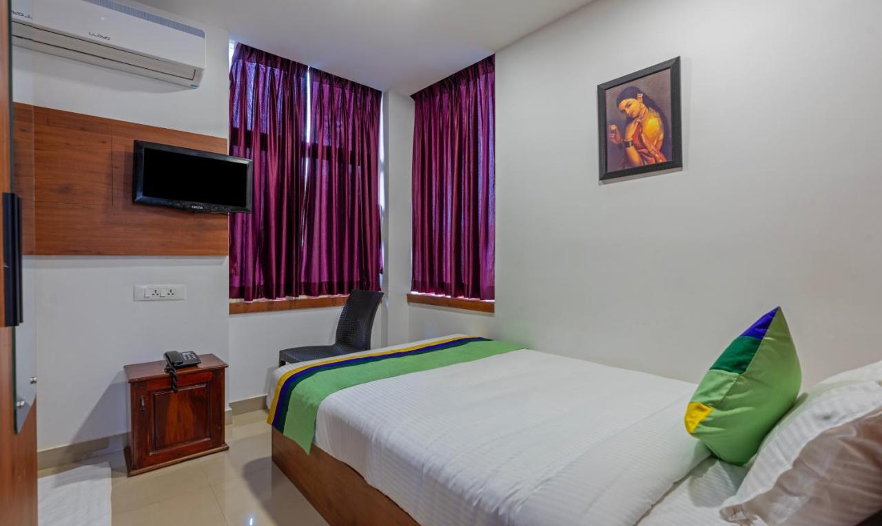 מלון טריואנדרום Treebo Jp Residency מראה חיצוני תמונה